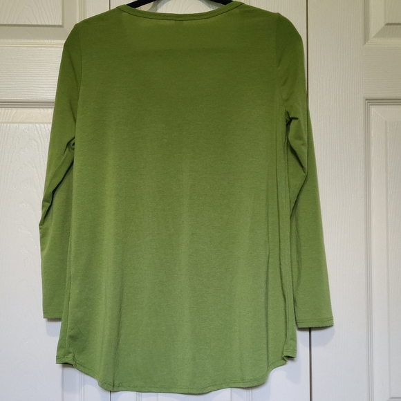 Warm Yellow Hue Pea Green Long Sleeve LuLaRoe Lynnae Tee Top Size Medium - Picture 4 of 4